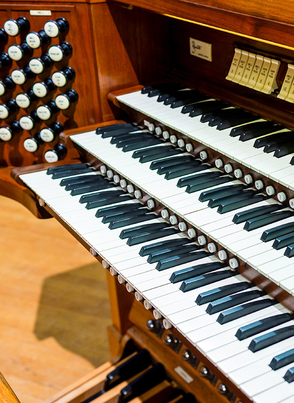 Organ keys.